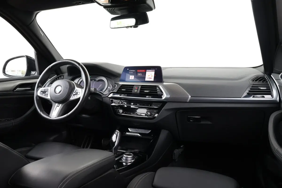 xDrive20i High Executive / M-Sport Pakket / Stuur & Stoelverwarming / Hifi / Head-Up / Adaptieve LED / Comforttoegang /