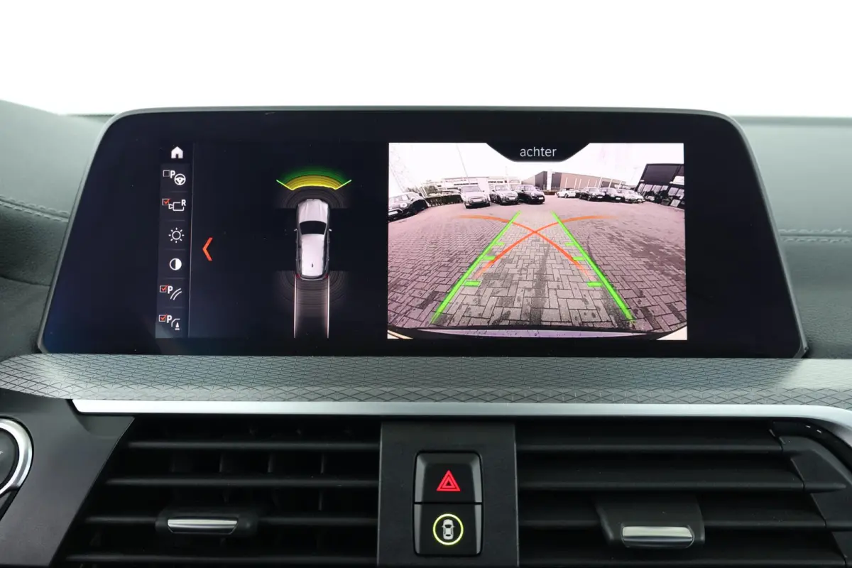 xDrive20i High Executive / M-Sport Pakket / Stuur & Stoelverwarming / Hifi / Head-Up / Adaptieve LED / Comforttoegang /