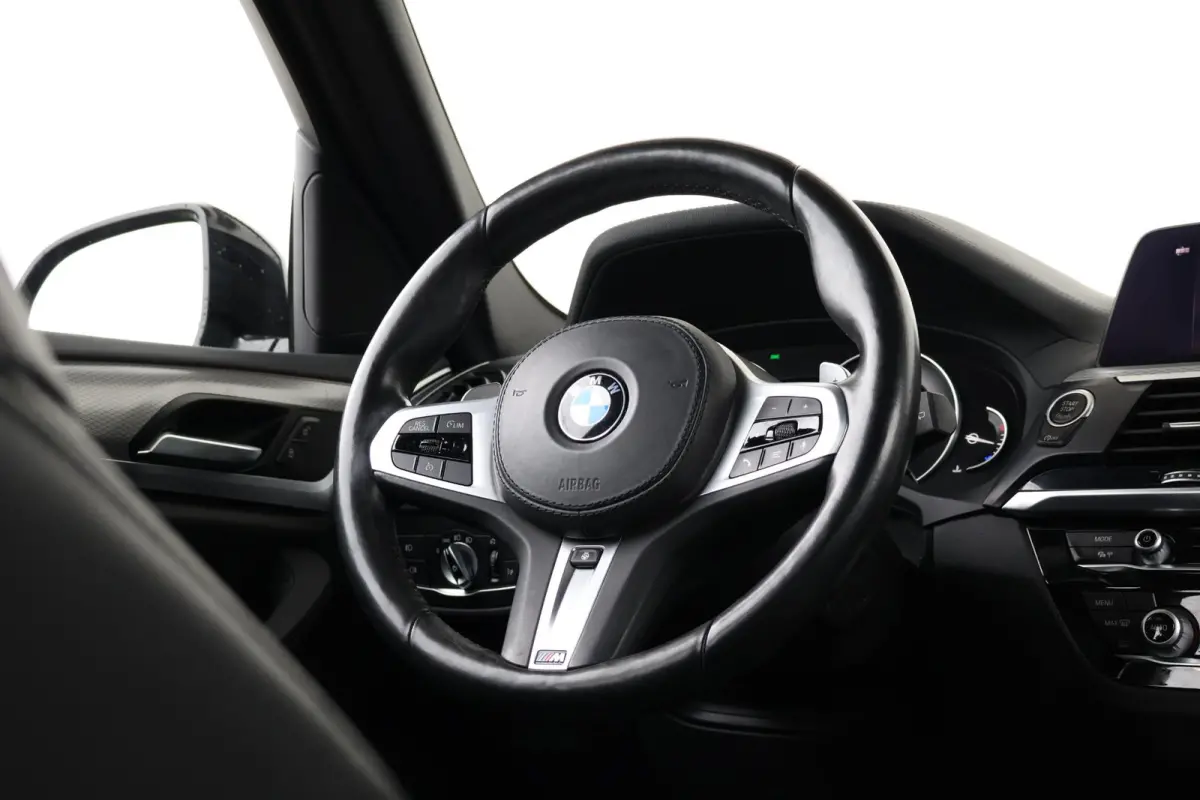 xDrive20i High Executive / M-Sport Pakket / Stuur & Stoelverwarming / Hifi / Head-Up / Adaptieve LED / Comforttoegang /