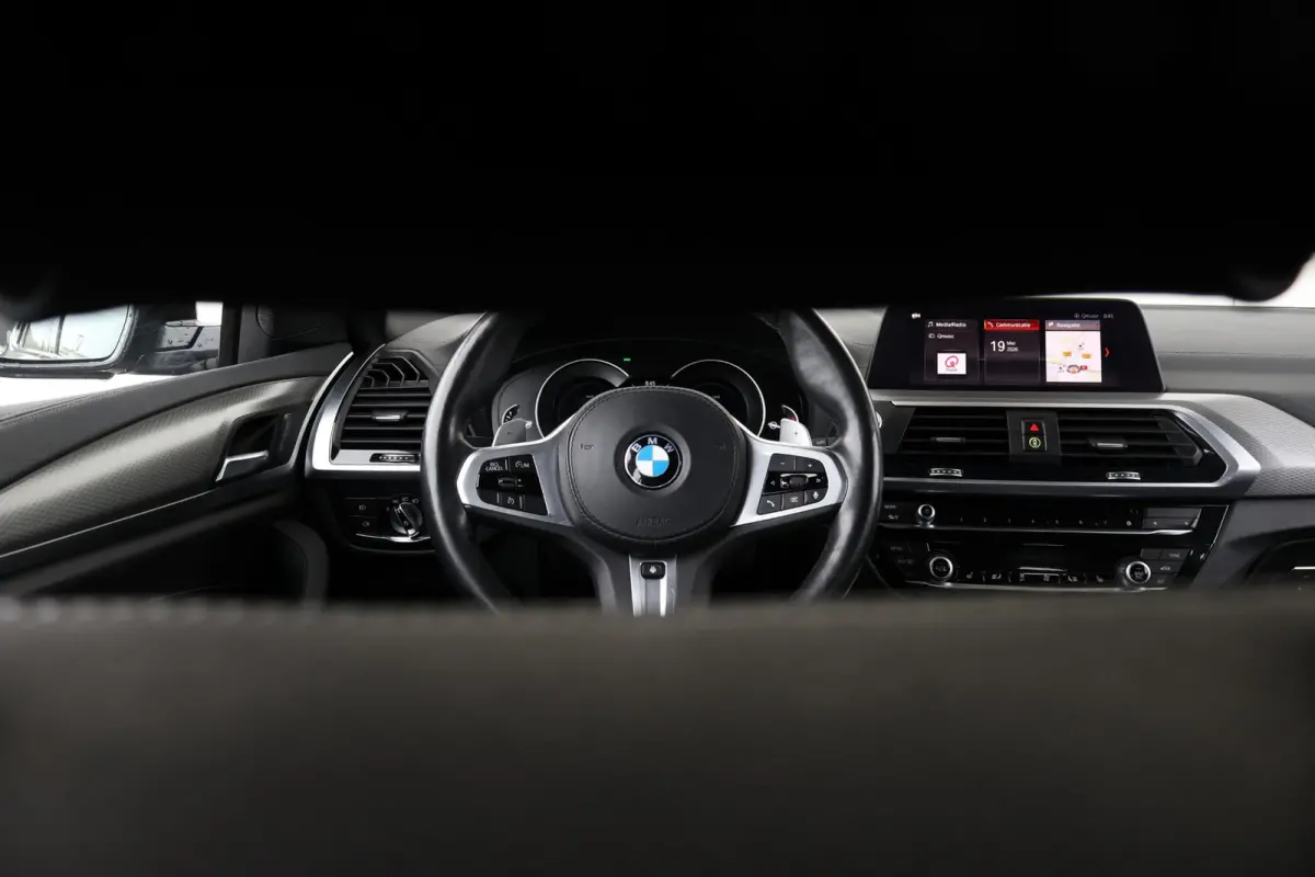 xDrive20i High Executive / M-Sport Pakket / Stuur & Stoelverwarming / Hifi / Head-Up / Adaptieve LED / Comforttoegang /