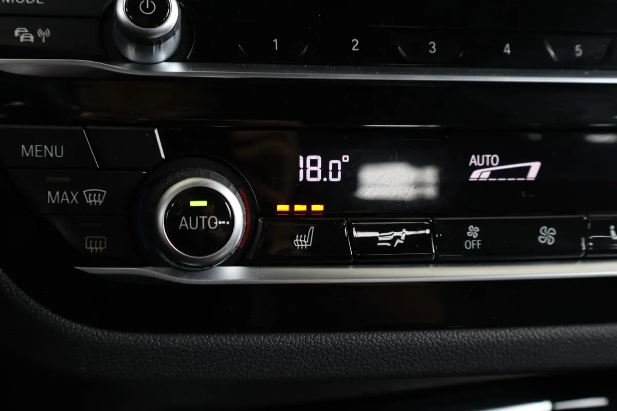 xDrive20i High Executive / M-Sport Pakket / Stuur & Stoelverwarming / Hifi / Head-Up / Adaptieve LED / Comforttoegang /
