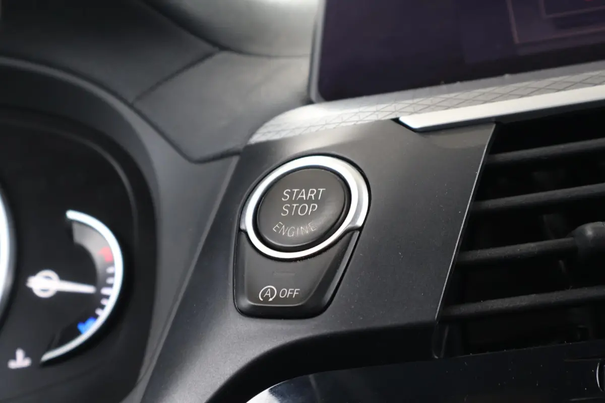 xDrive20i High Executive / M-Sport Pakket / Stuur & Stoelverwarming / Hifi / Head-Up / Adaptieve LED / Comforttoegang /