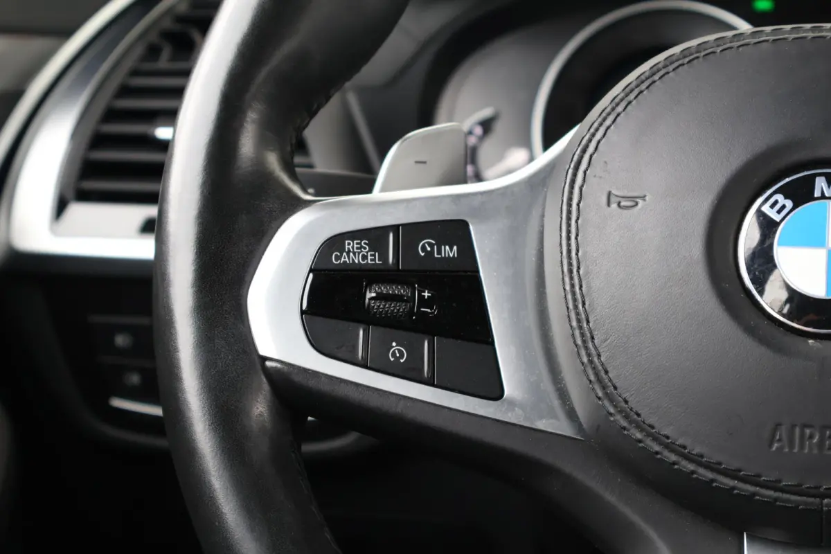 xDrive20i High Executive / M-Sport Pakket / Stuur & Stoelverwarming / Hifi / Head-Up / Adaptieve LED / Comforttoegang /