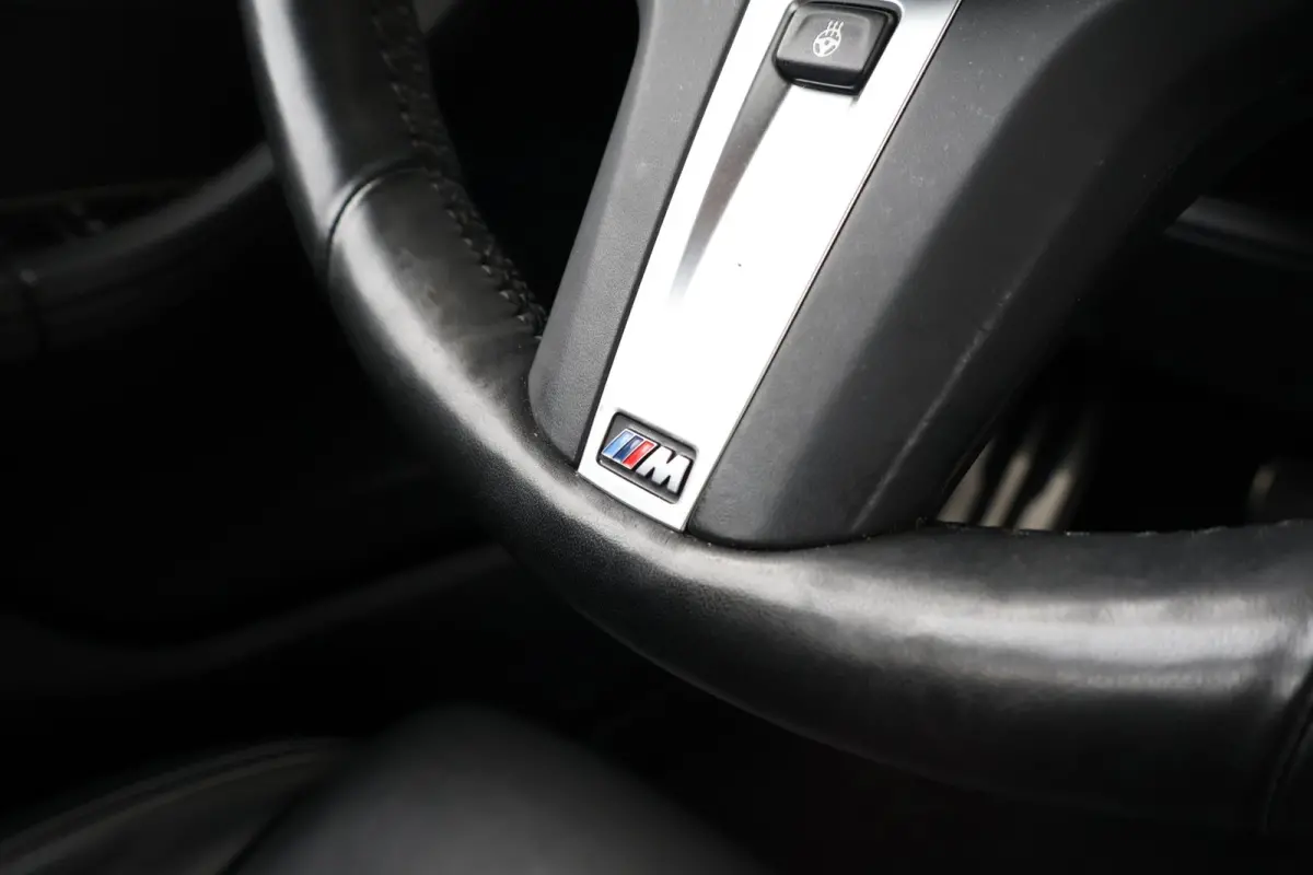 xDrive20i High Executive / M-Sport Pakket / Stuur & Stoelverwarming / Hifi / Head-Up / Adaptieve LED / Comforttoegang /