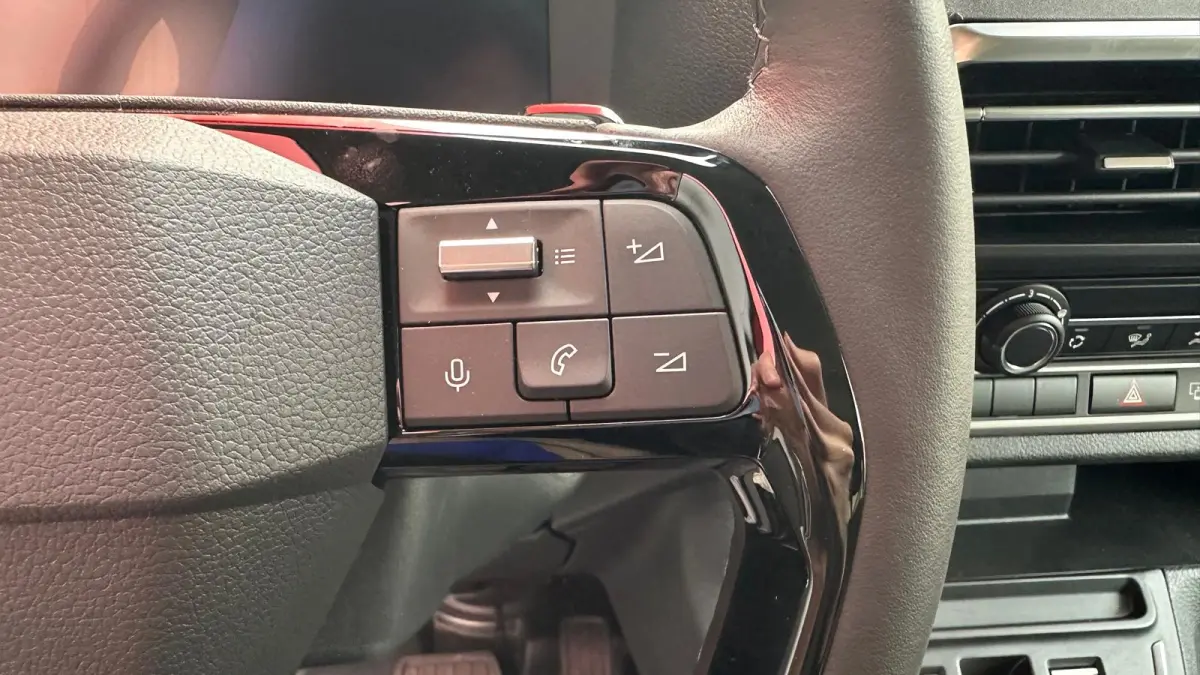 Standard 50 kWh 8 persoons STOEL- EN STUURVERWARMING | NAVI | PARKEERCAMERA | CARPLAY | PDC V+A