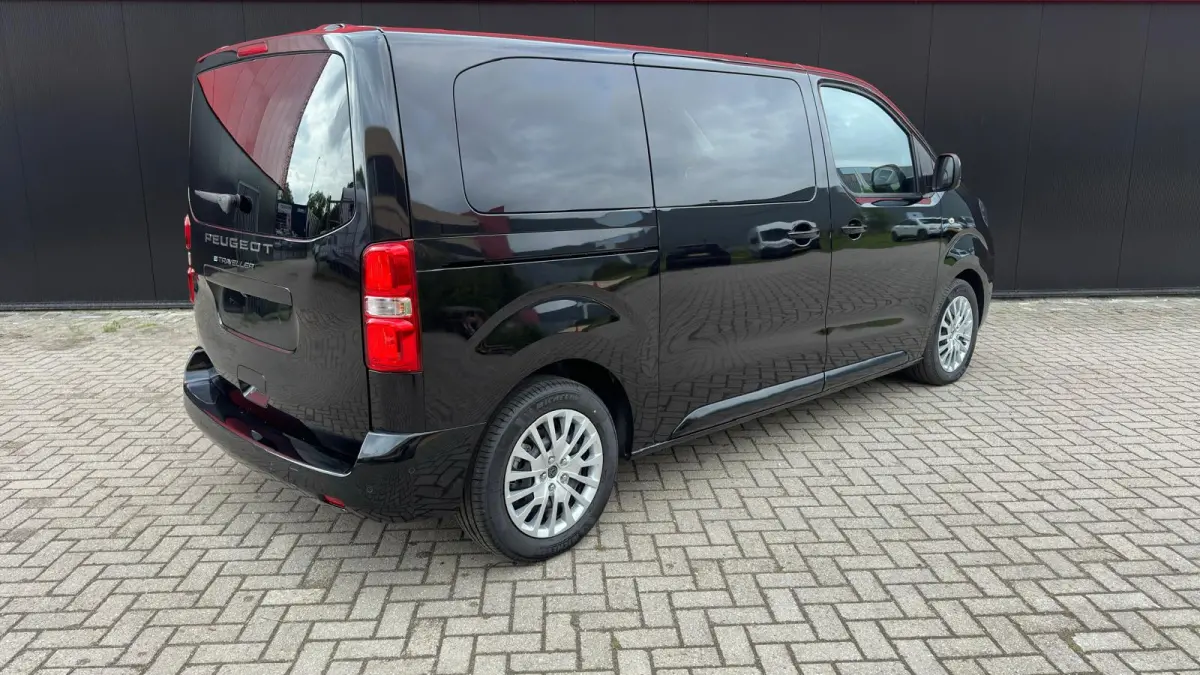 Standard 50 kWh 8 persoons STOEL- EN STUURVERWARMING | NAVI | PARKEERCAMERA | CARPLAY | PDC V+A