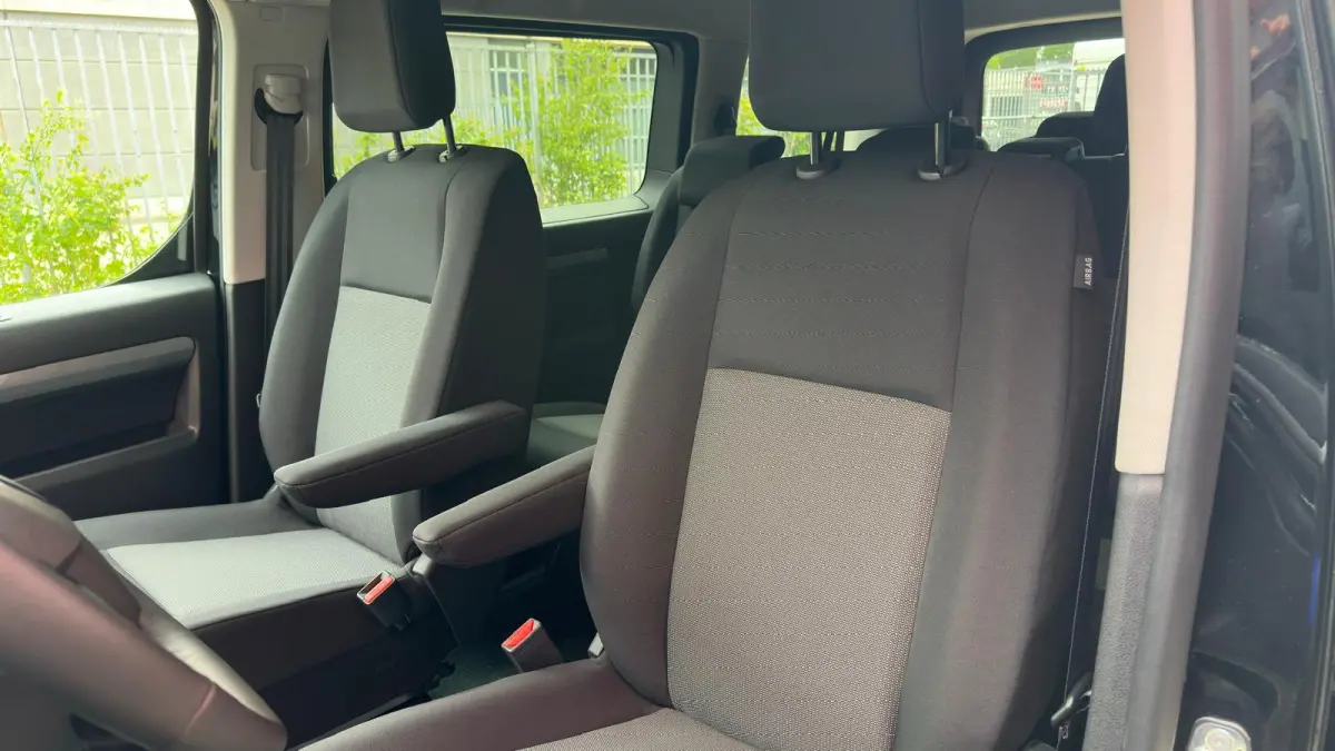Standard 50 kWh 8 persoons STOEL- EN STUURVERWARMING | NAVI | PARKEERCAMERA | CARPLAY | PDC V+A