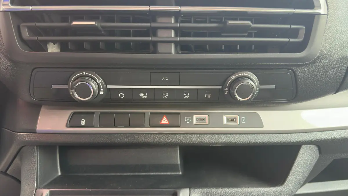 Standard 50 kWh 8 persoons STOEL- EN STUURVERWARMING | NAVI | PARKEERCAMERA | CARPLAY | PDC V+A