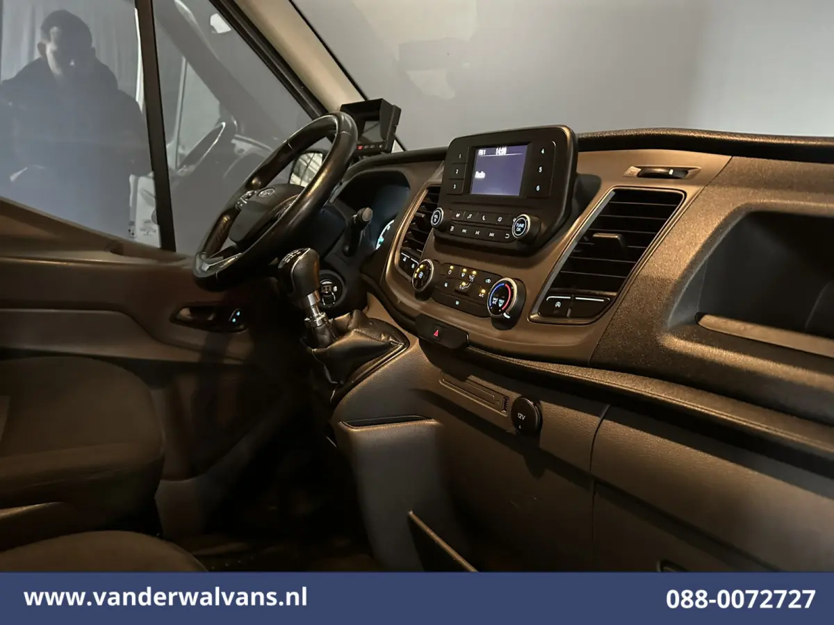 2.0 TDCI 130pk Bakwagen L4.35m Laadklep Euro6 Airco | Camera | Cruisecontrol | Verwarmde voorruit Bijrijdersbank, 970kg laadvermogen