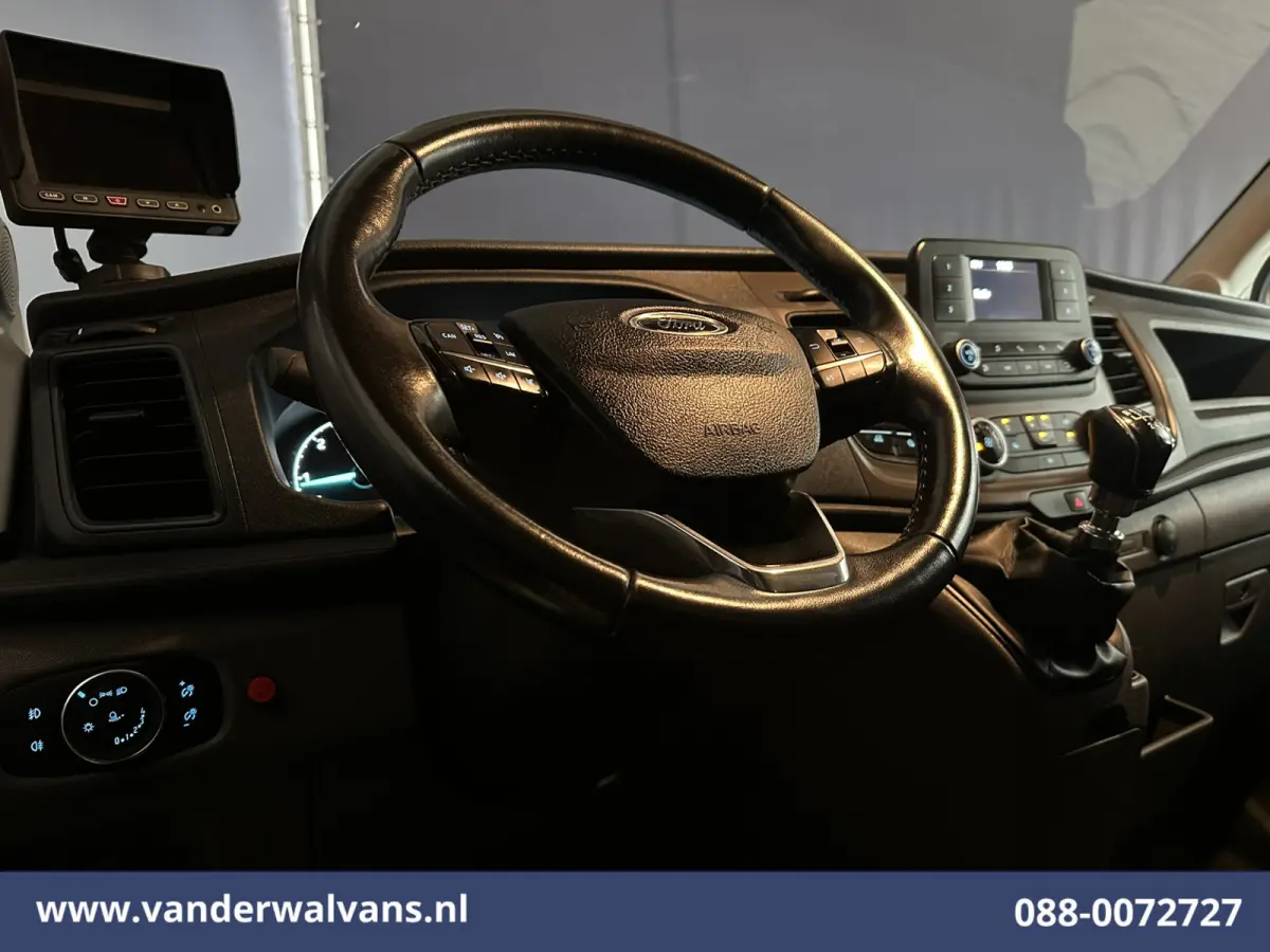 2.0 TDCI 130pk Bakwagen L4.35m Laadklep Euro6 Airco | Camera | Cruisecontrol | Verwarmde voorruit Bijrijdersbank, 970kg laadvermogen