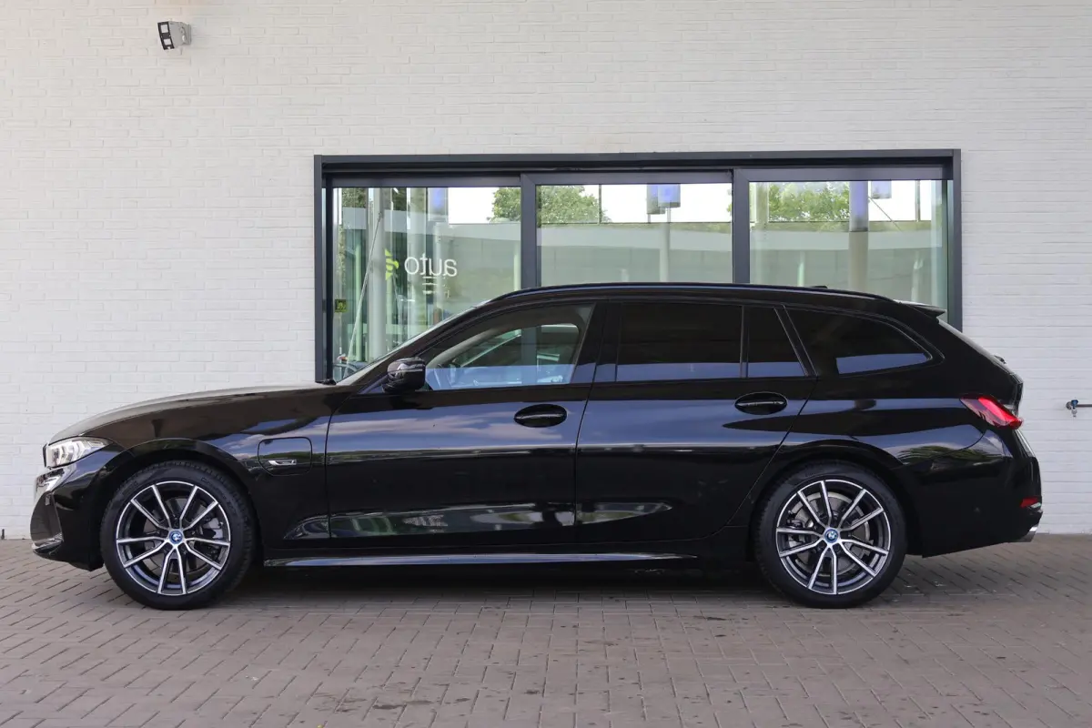 330e | SOH 98% | Elektr. Trekhaak | Camera | Sportstoelen | Stoelverwarming | Parkeersensoren voor en achter
