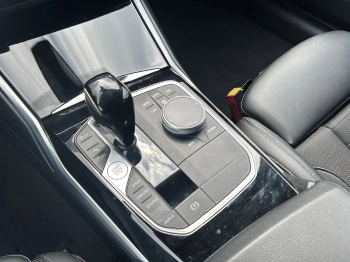 318I SPORTLINE M-PAKKET LEDER/CAMERA/STOELVERW/E-KLEP/CRUISE/LED