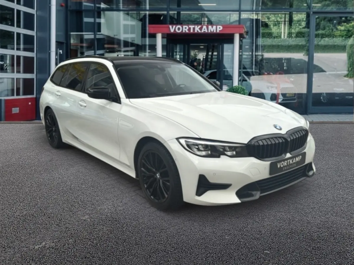 318I SPORTLINE M-PAKKET LEDER/CAMERA/STOELVERW/E-KLEP/CRUISE/LED