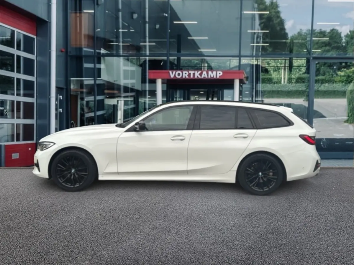 318I SPORTLINE M-PAKKET LEDER/CAMERA/STOELVERW/E-KLEP/CRUISE/LED