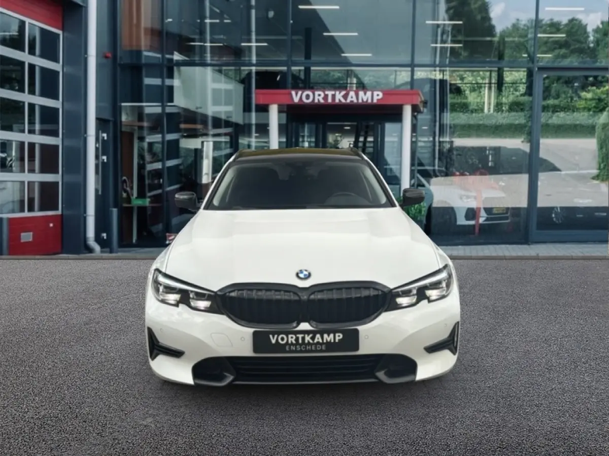 318I SPORTLINE M-PAKKET LEDER/CAMERA/STOELVERW/E-KLEP/CRUISE/LED