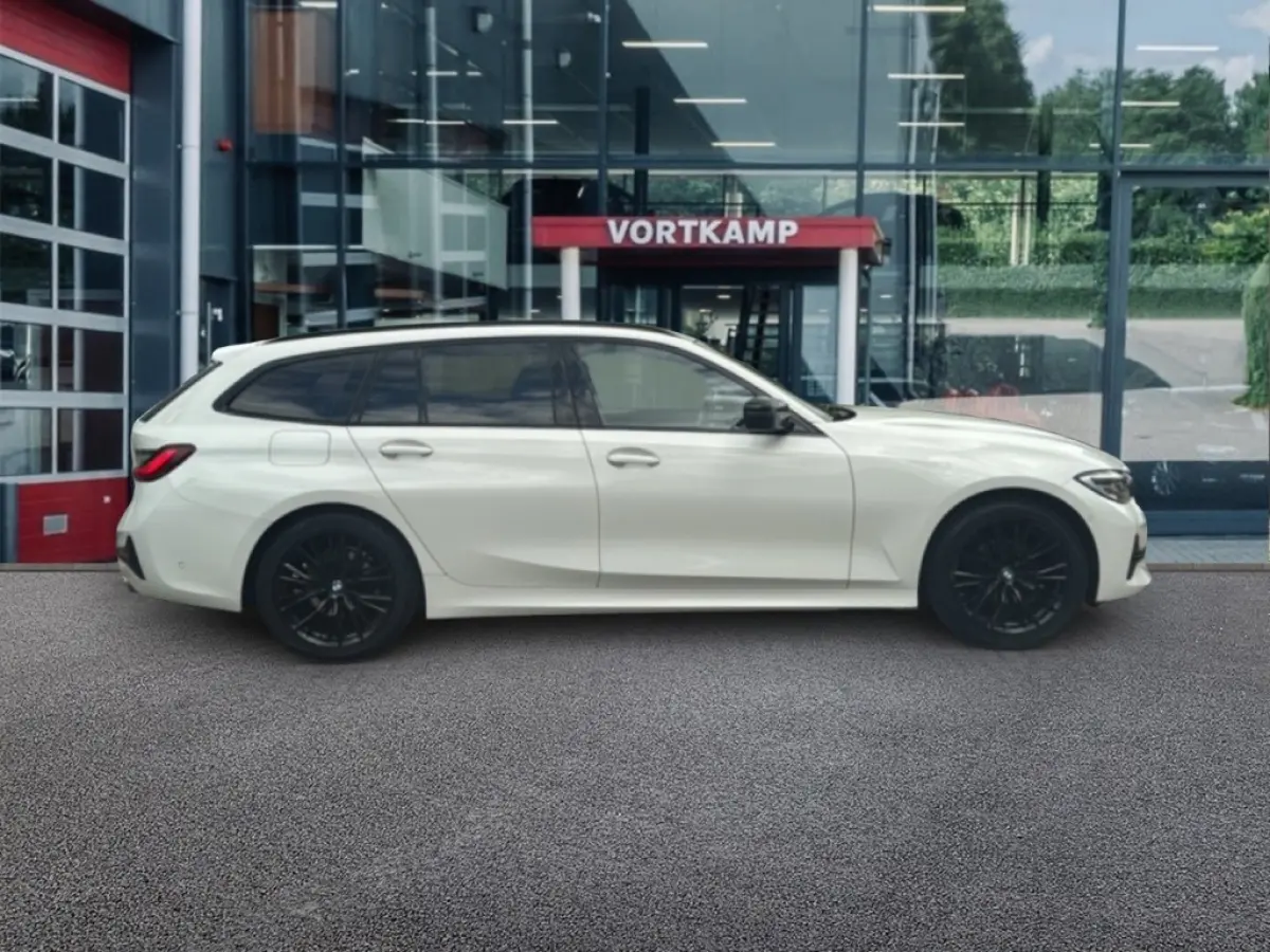 318I SPORTLINE M-PAKKET LEDER/CAMERA/STOELVERW/E-KLEP/CRUISE/LED