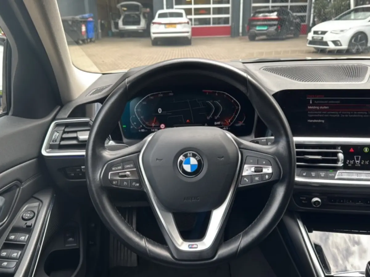 318I SPORTLINE M-PAKKET LEDER/CAMERA/STOELVERW/E-KLEP/CRUISE/LED