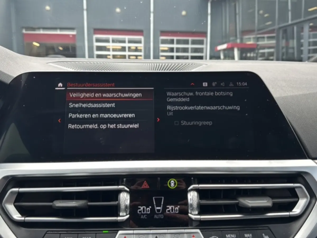 318I SPORTLINE M-PAKKET LEDER/CAMERA/STOELVERW/E-KLEP/CRUISE/LED