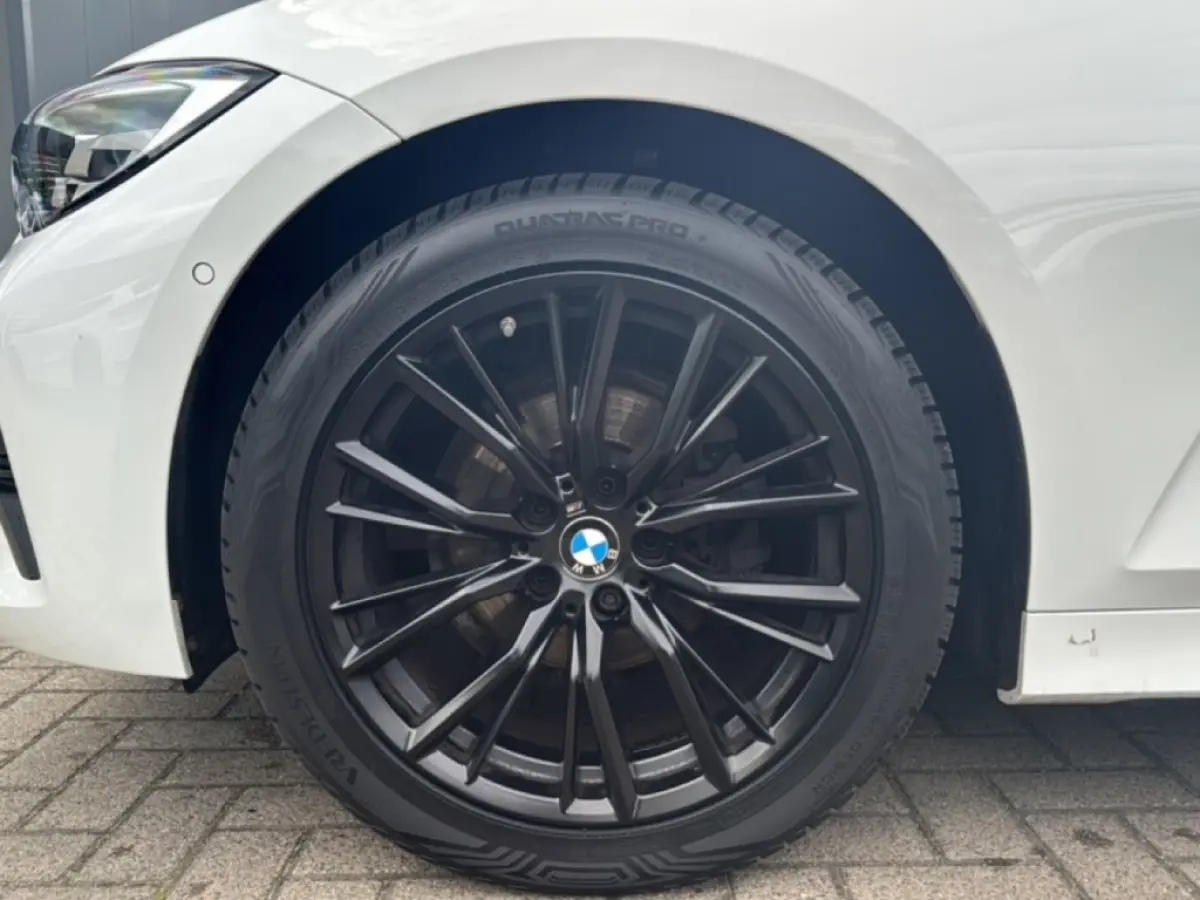 318I SPORTLINE M-PAKKET LEDER/CAMERA/STOELVERW/E-KLEP/CRUISE/LED