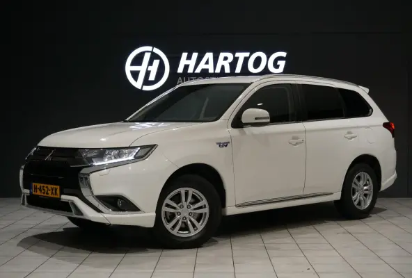 2.4 PHEV Pure + TREKHAAK / CARPLAY / CAMERA / STOELVERWARMING /