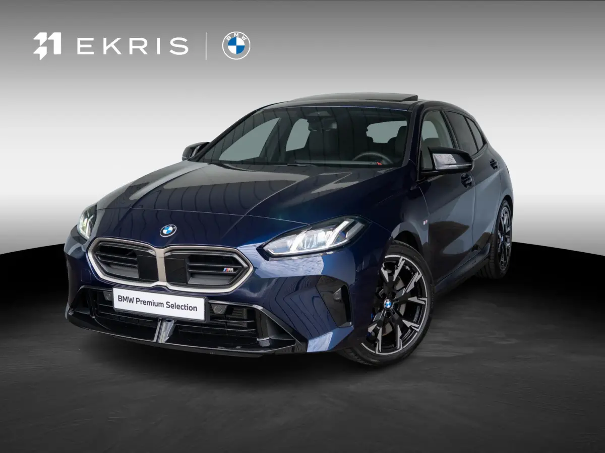 M135 xDrive | Harman-Kardon | Panoramadak | Stoelverwarming | Achteruitrijcamera | 19''