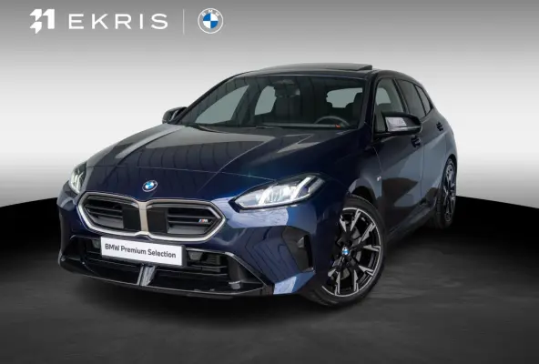 M135 xDrive | Harman-Kardon | Panoramadak | Stoelverwarming | Achteruitrijcamera | 19''