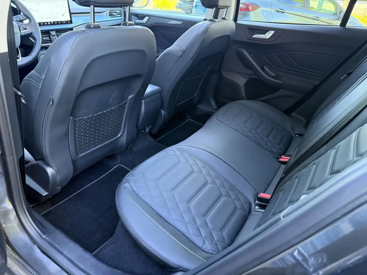 1.0 Eco 155pk AUT. Hybrid Active X HUD, Panorama, Leder, Adop cruise BOMVOL!!