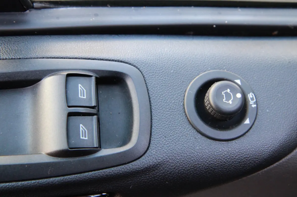 320 2.0 TDCI L2H1 Platinum Edition DC / Automaat 130PK / BOM VOL