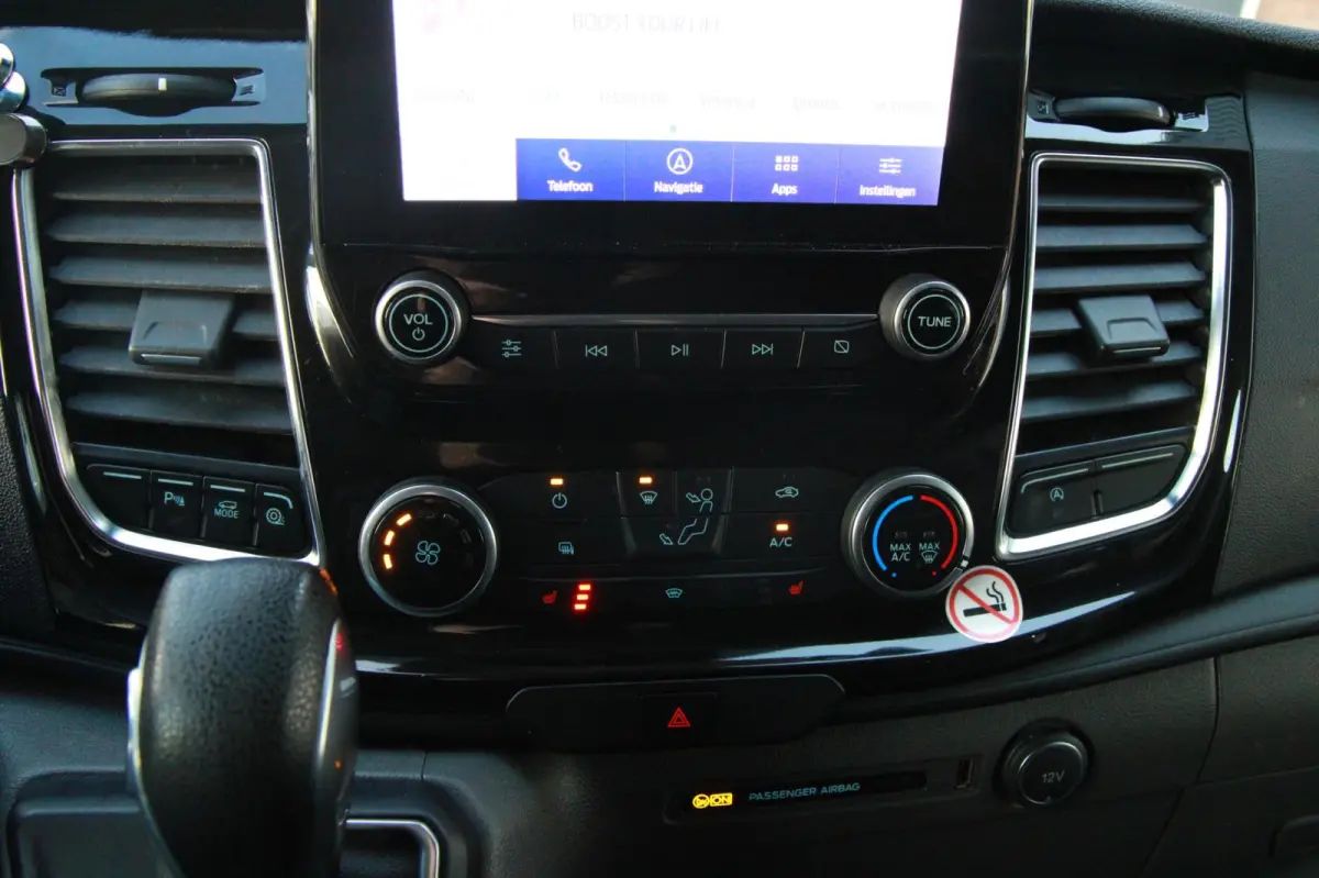 320 2.0 TDCI L2H1 Platinum Edition DC / Automaat 130PK / BOM VOL