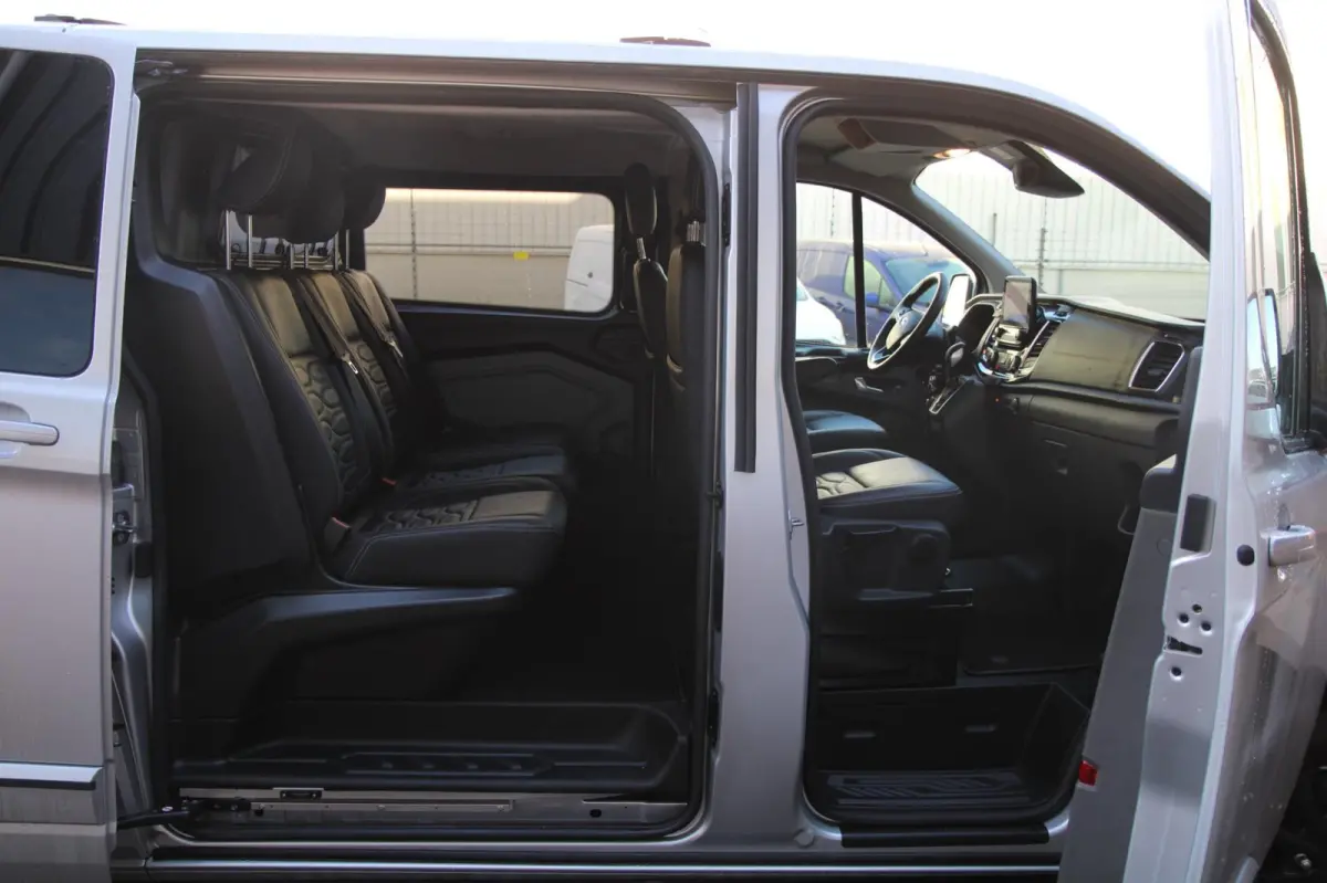 320 2.0 TDCI L2H1 Platinum Edition DC / Automaat 130PK / BOM VOL