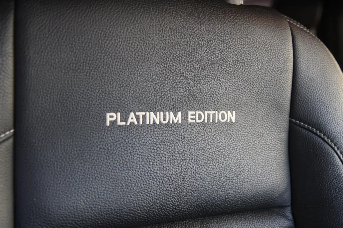 320 2.0 TDCI L2H1 Platinum Edition DC / Automaat 130PK / BOM VOL
