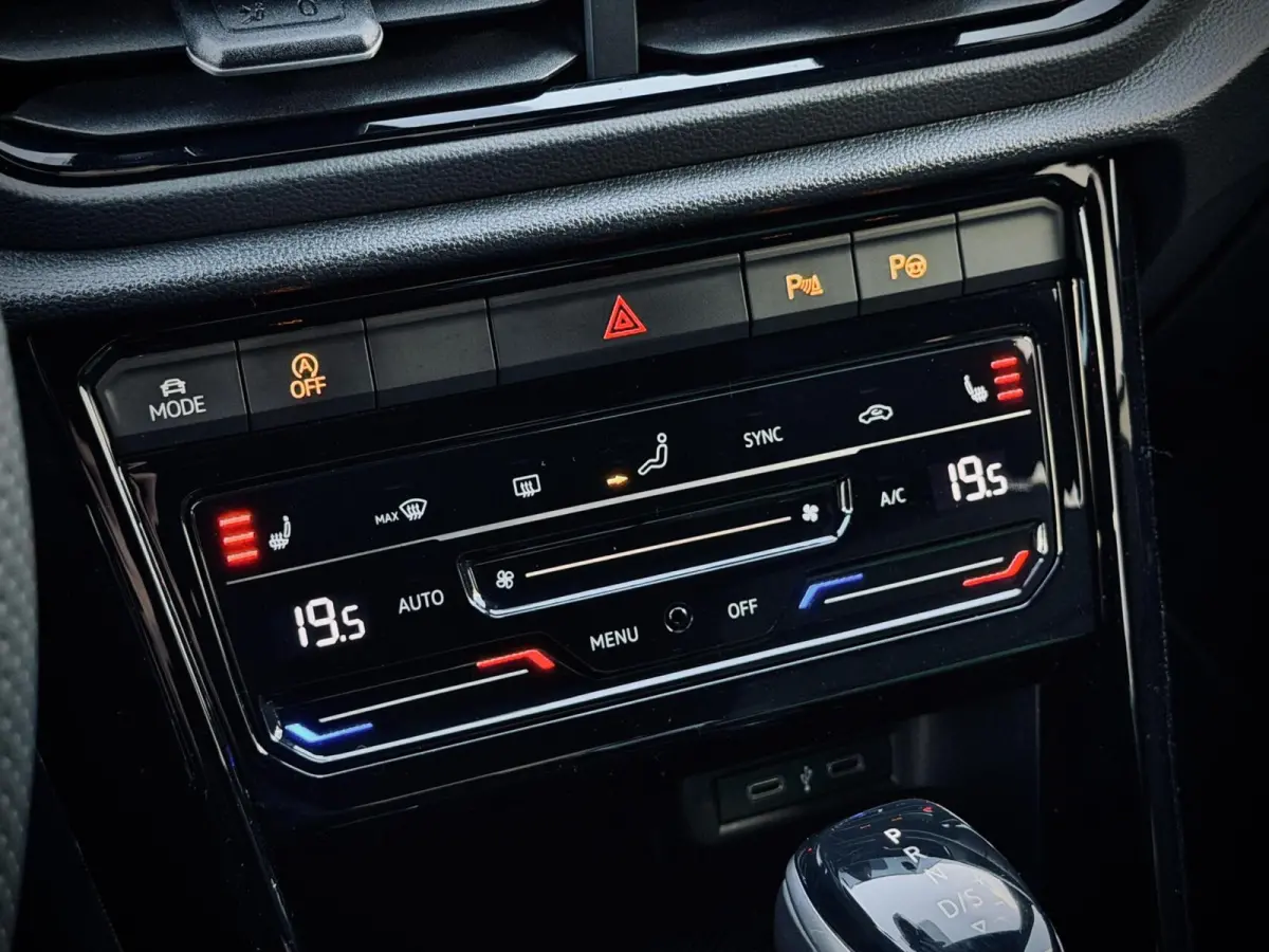 1.5 TSI R-Line DSG Keyless|Camera|IQ|Massag