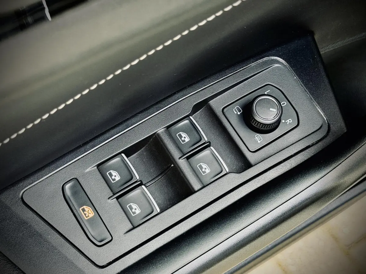 1.5 TSI R-Line DSG Keyless|Camera|IQ|Massag