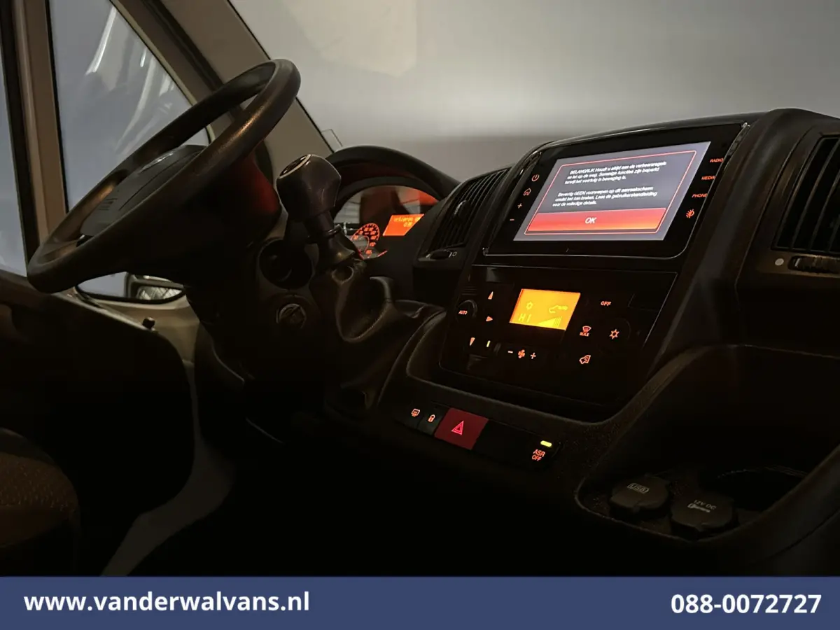 2.2D 120pk L2H2 Euro6 Airco | 2500kg Trekhaak | Apple Carplay | Cruisecontrol Android Auto | Bijrijdersbank Parkeersensoren