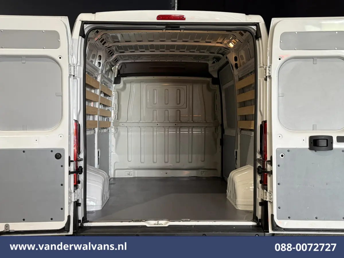 2.2D 120pk L2H2 Euro6 Airco | 2500kg Trekhaak | Apple Carplay | Cruisecontrol Android Auto | Bijrijdersbank Parkeersensoren