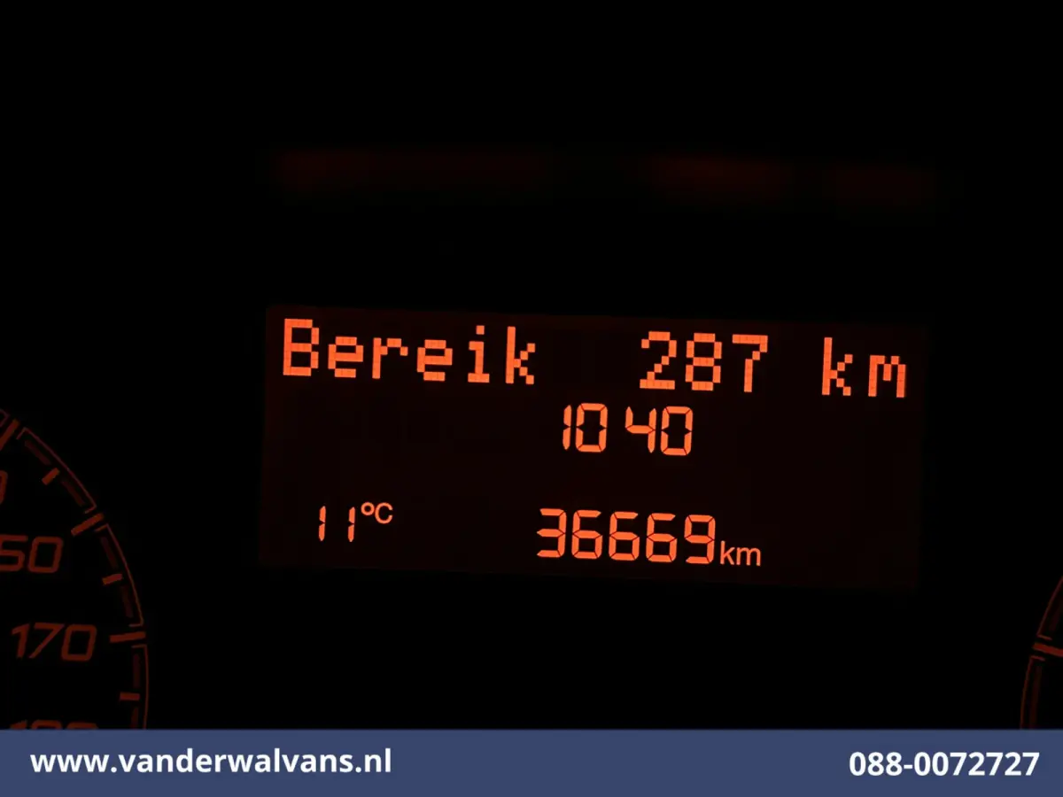 2.2D 120pk L2H2 Euro6 Airco | 2500kg Trekhaak | Apple Carplay | Cruisecontrol Android Auto | Bijrijdersbank Parkeersensoren