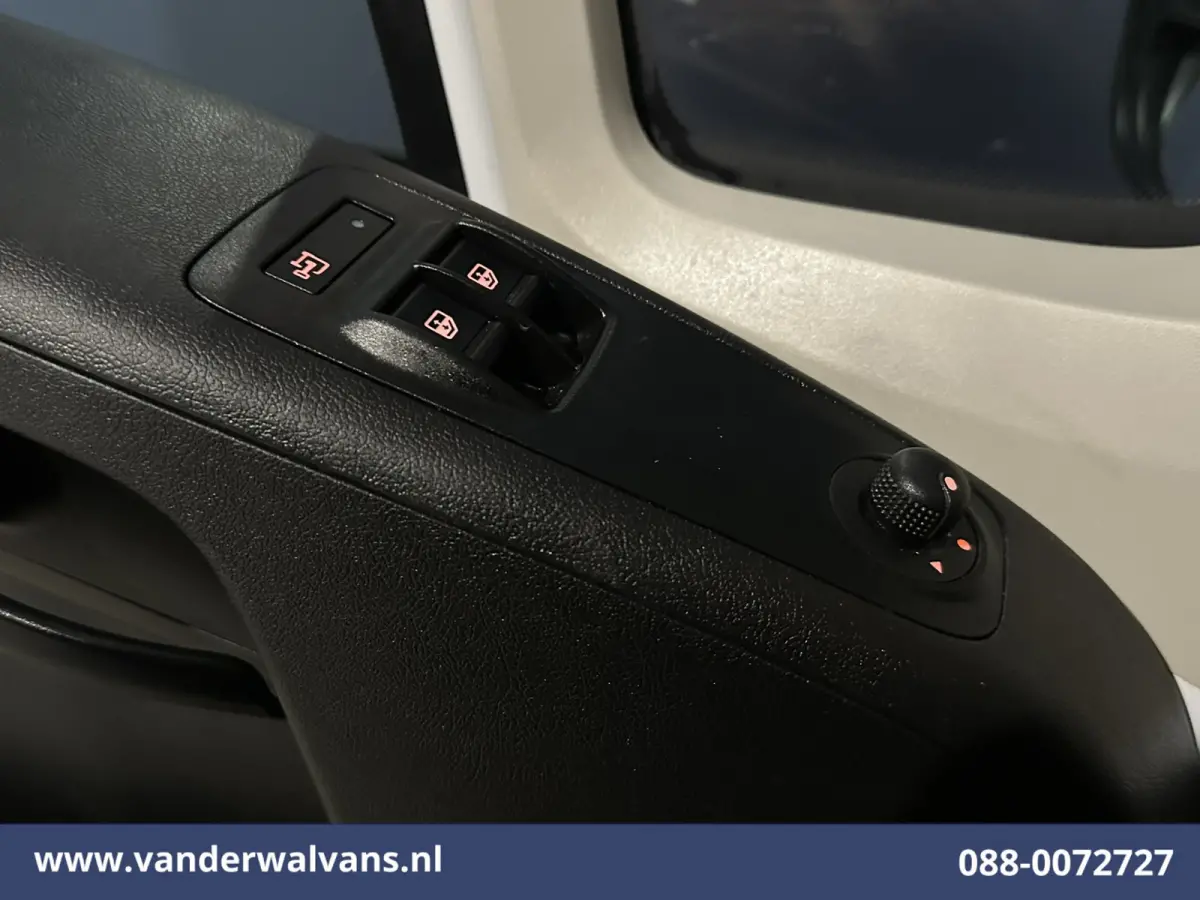 2.2D 120pk L2H2 Euro6 Airco | 2500kg Trekhaak | Apple Carplay | Cruisecontrol Android Auto | Bijrijdersbank Parkeersensoren