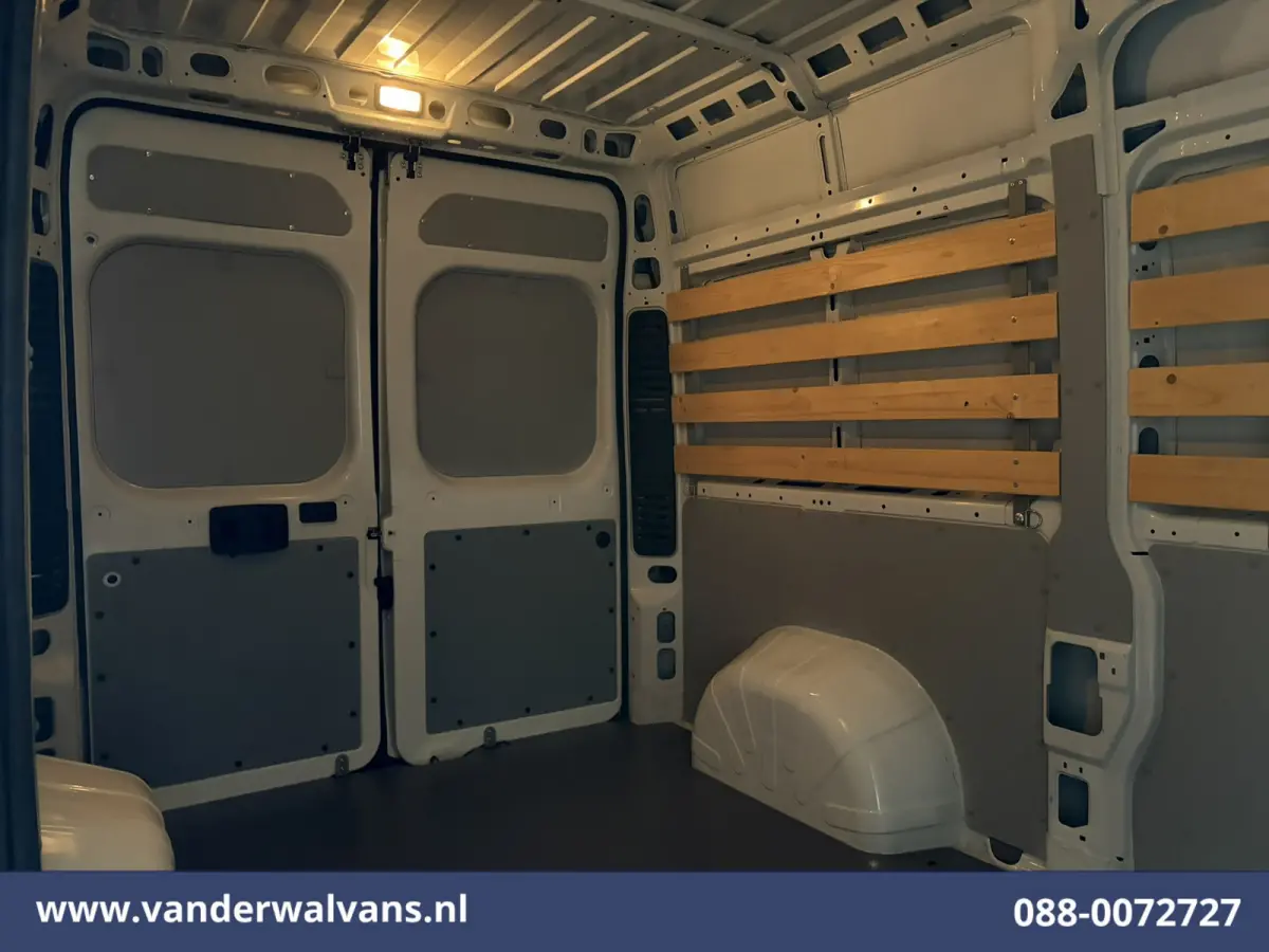 2.2D 120pk L2H2 Euro6 Airco | 2500kg Trekhaak | Apple Carplay | Cruisecontrol Android Auto | Bijrijdersbank Parkeersensoren