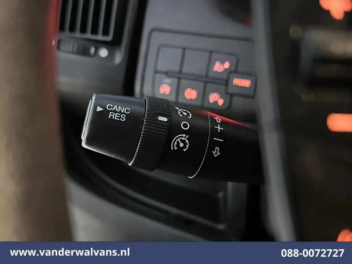 2.2D 120pk L2H2 Euro6 Airco | 2500kg Trekhaak | Apple Carplay | Cruisecontrol Android Auto | Bijrijdersbank Parkeersensoren