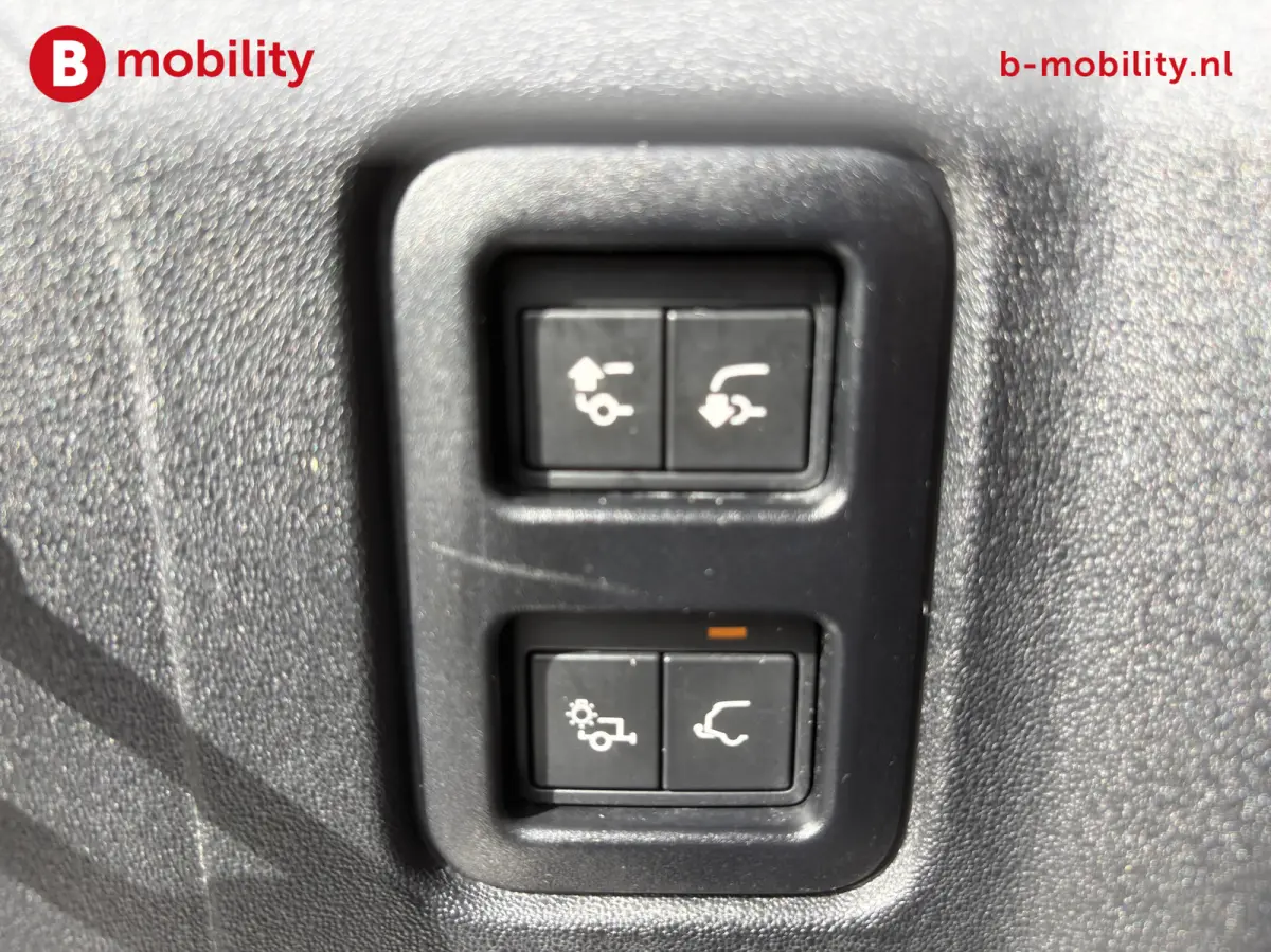 2.0 P400e 110 X Hybride AWD 4x4 Trekhaak 3000kg Dealer Onderhouden! | Adaptive Cruise Control | Panoramadak | Luchtvering | 360 Camera