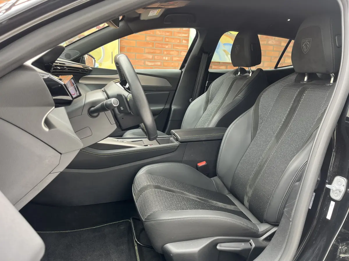 HYbrid 225 EAT8 Automaat GT | Adaptive Cruise Contol | Keyless | Camera rondom | Elektrische achterklep | Carplay/Android Auto | Stuurwiel verwarmd |