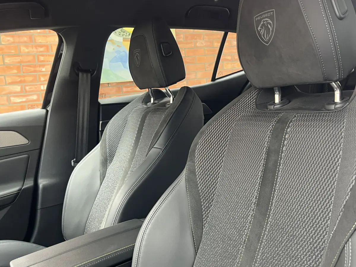 HYbrid 225 EAT8 Automaat GT | Adaptive Cruise Contol | Keyless | Camera rondom | Elektrische achterklep | Carplay/Android Auto | Stuurwiel verwarmd |