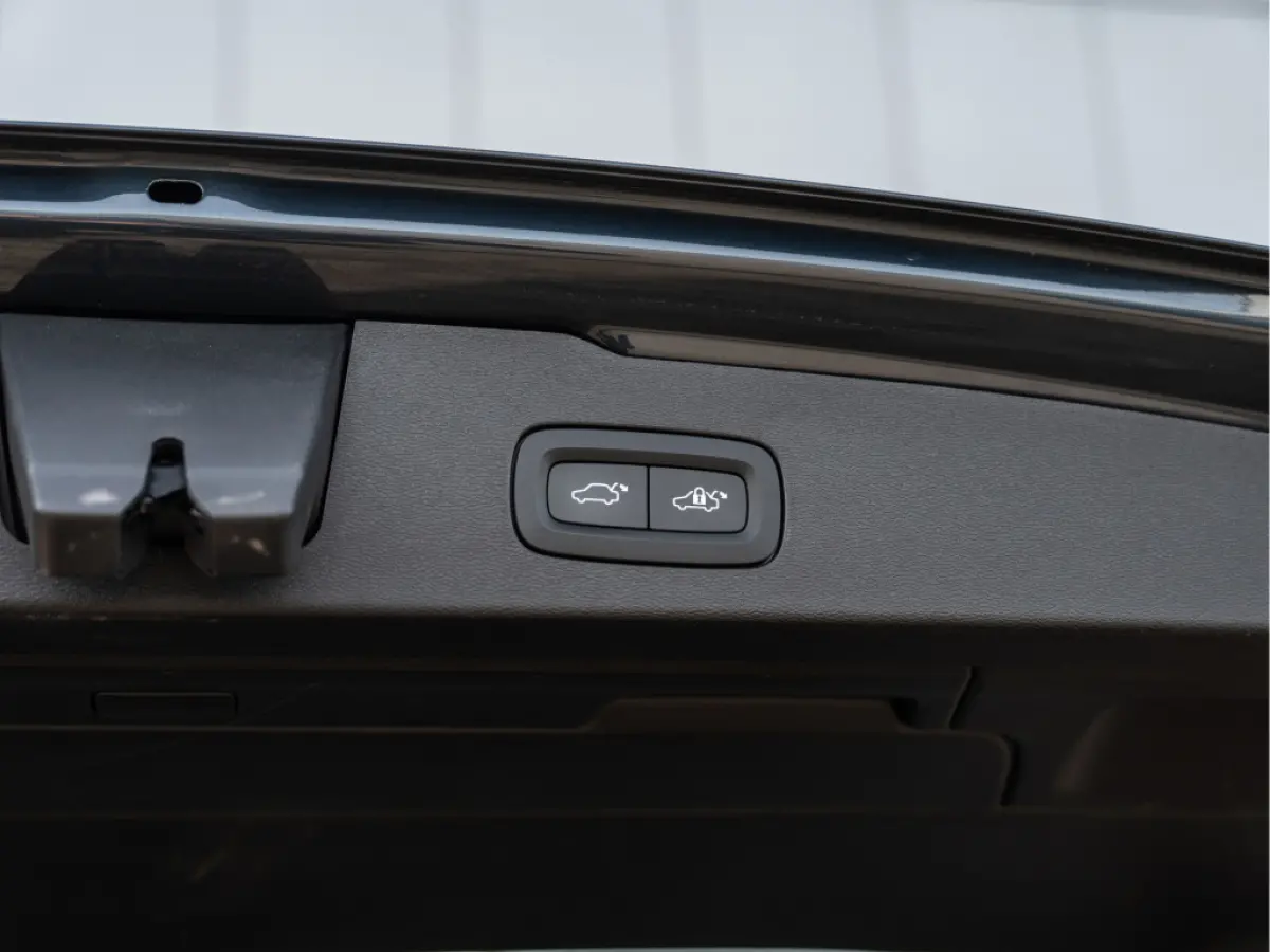 2.0 T6 Plug-in hybrid AWD Ultimate Bright