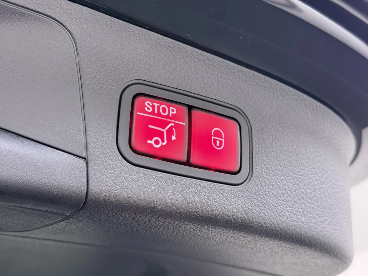 250e Luxury // SoH 98% // Panoramadak // Memory // MultiBeam LED // Carplay // Keyless // Augmented Reality Sfeerverlichting
