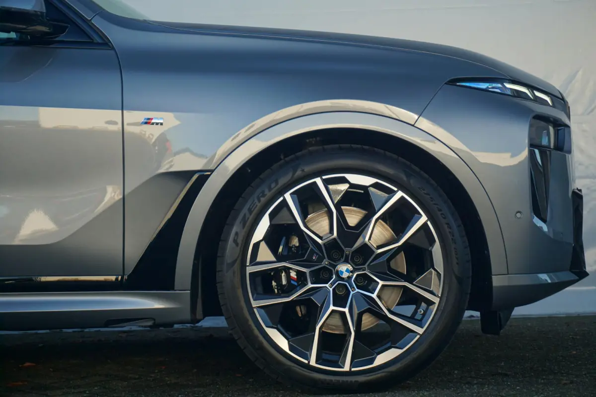 xDrive40i | M Sportpakket Pro | Sky Lounge Panoramadak | Driving + Parking Ass. Professional | Active Steering | Massagestoelen | Elektr. Trekhaak