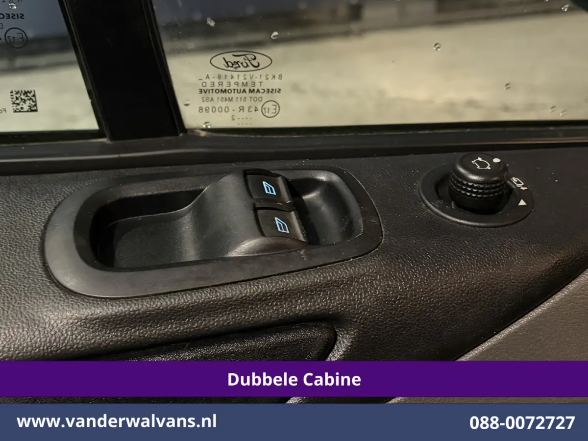2.0 TDCI 130pk L2H1 Dubbele Cabine Euro6 Airco | 6-Zits | LED | Cruisecontrol | Trekhaak Parkeersensoren, Verwarmde voorruit