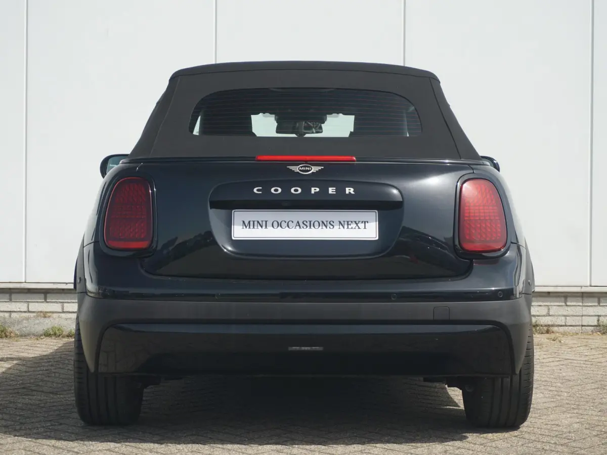 C | Classic Uitvoering | Pakket L | Harman Kardon | Stoel & Stuurverwarming | Driving Assistant Plus | Parking Assistant Plus | Head Up Display