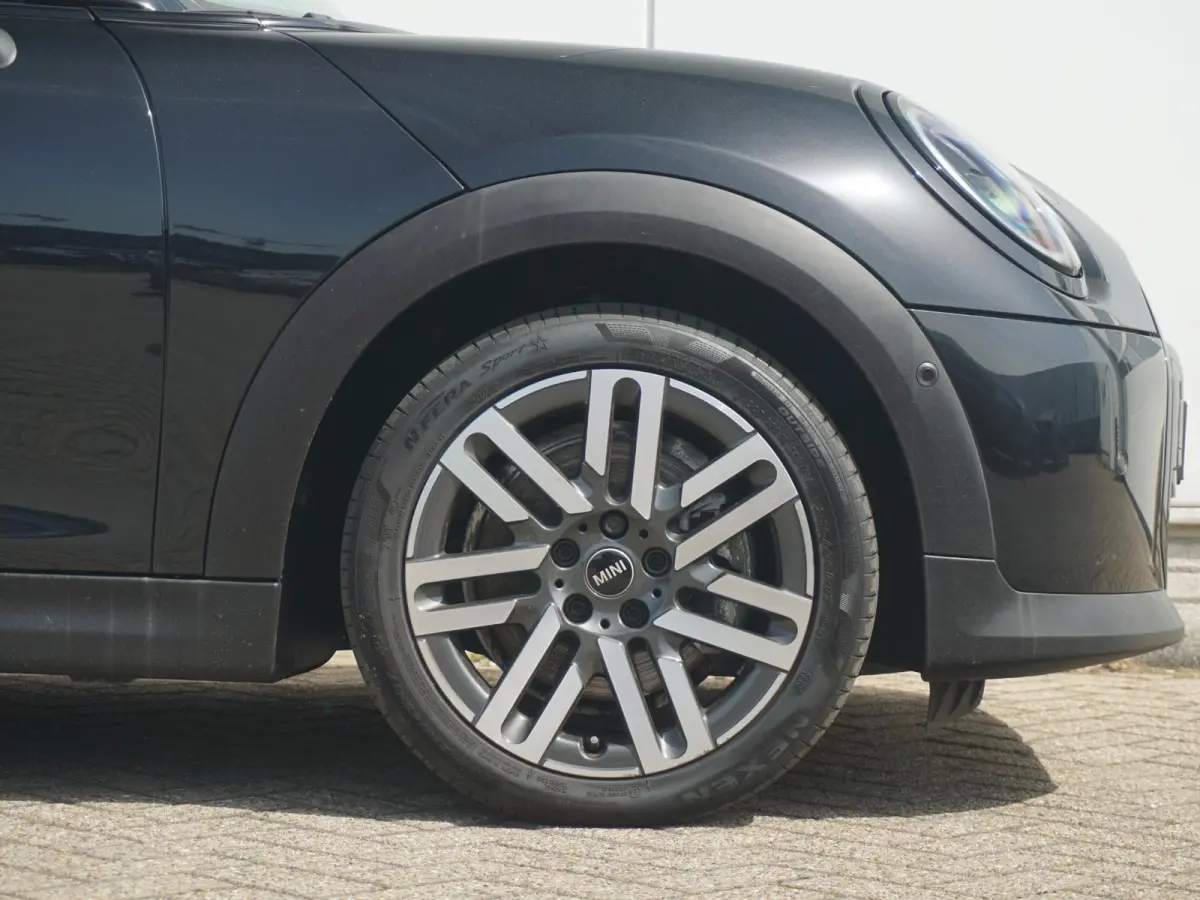 C | Classic Uitvoering | Pakket L | Harman Kardon | Stoel & Stuurverwarming | Driving Assistant Plus | Parking Assistant Plus | Head Up Display