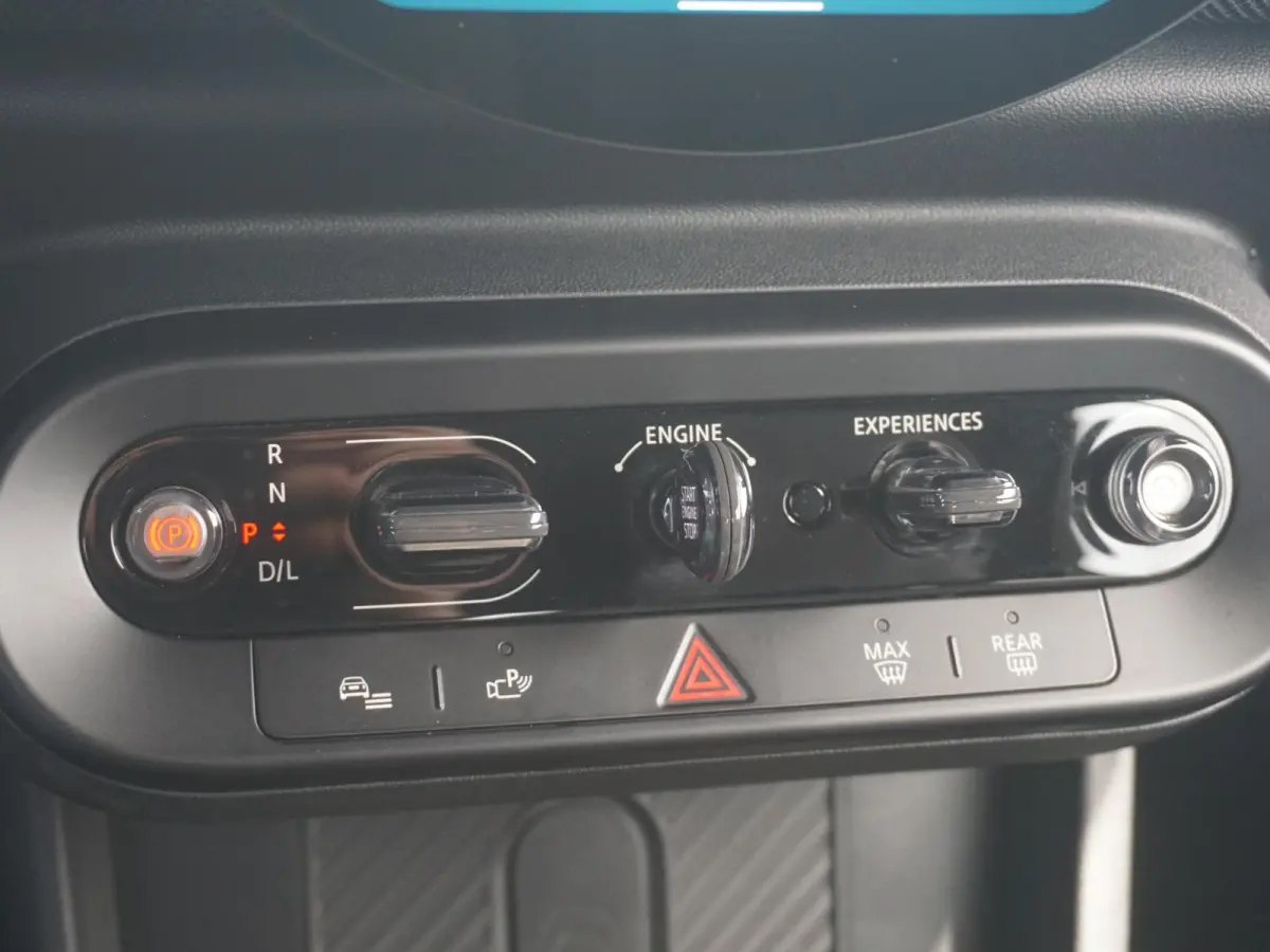 C | Classic Uitvoering | Pakket L | Harman Kardon | Stoel & Stuurverwarming | Driving Assistant Plus | Parking Assistant Plus | Head Up Display