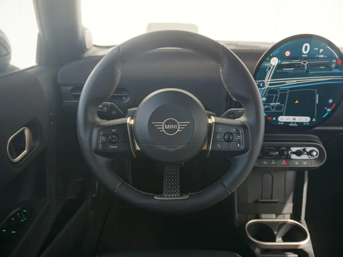 C | Classic Uitvoering | Pakket L | Harman Kardon | Stoel & Stuurverwarming | Driving Assistant Plus | Parking Assistant Plus | Head Up Display